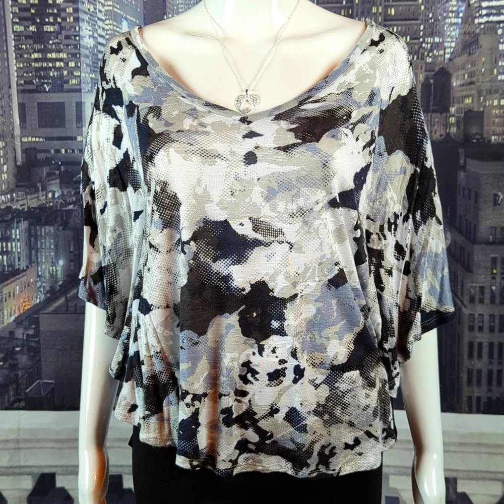 Lucy & Laurel sz L Batwing Sleeve Boho Abstract Print Top